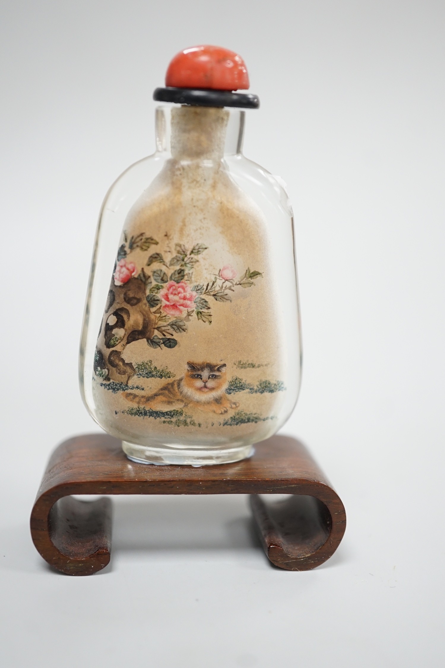 A Chinese inside painted 'cat' snuff bottle, 20th century, 5.5cm